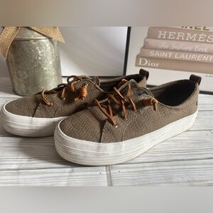 Sperry Crest Vibe Slip-On Platform Sneaker - Olive
Smocked Fabric